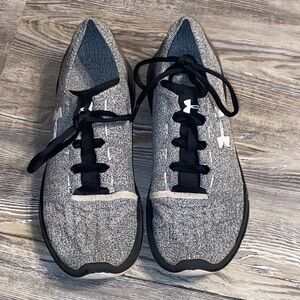 EUC Womens UNDER ARMOUR Sneakers 10